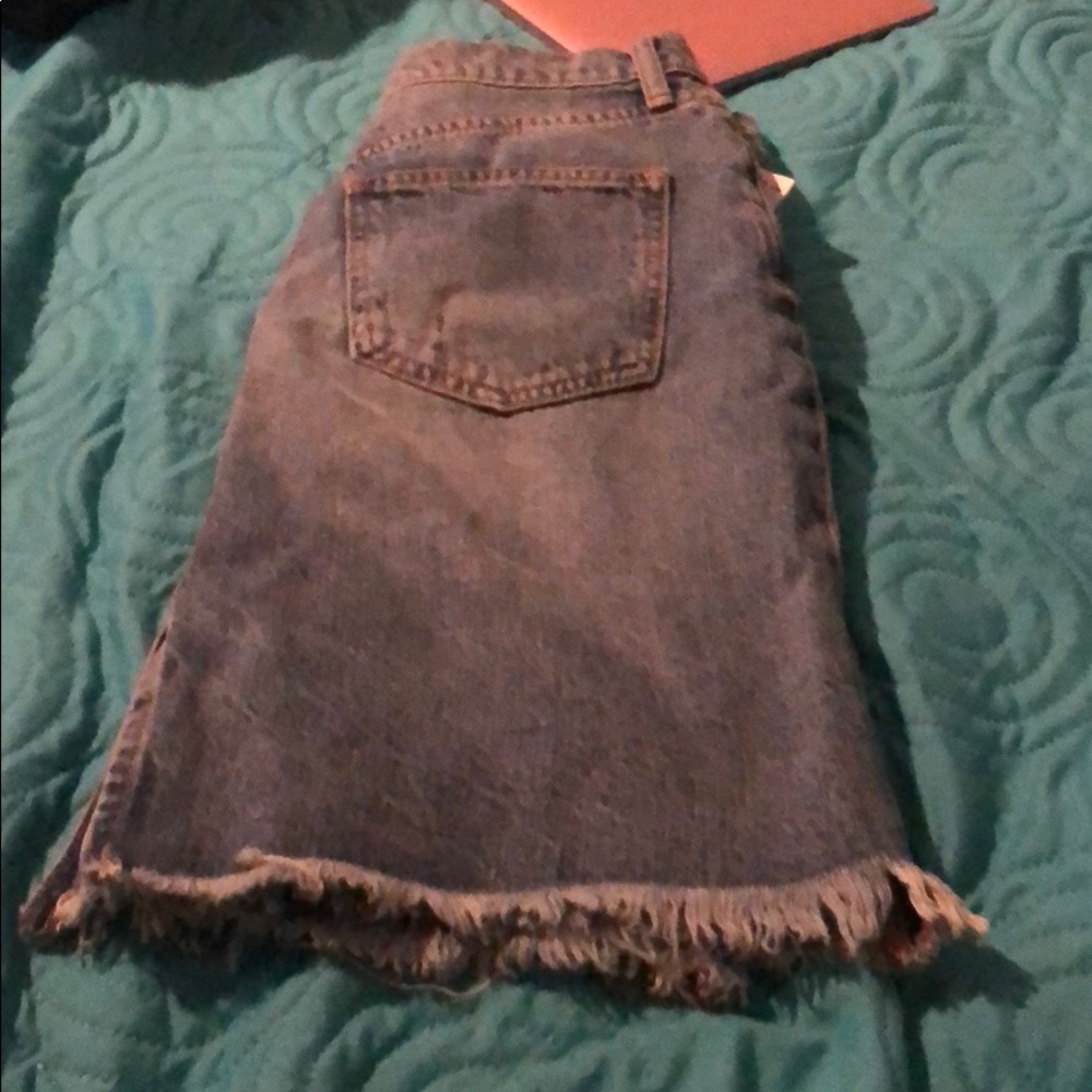 Gap skirt